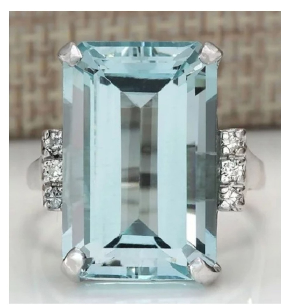 NEW 10.48 Aquamarine in 925 Sterling Silver